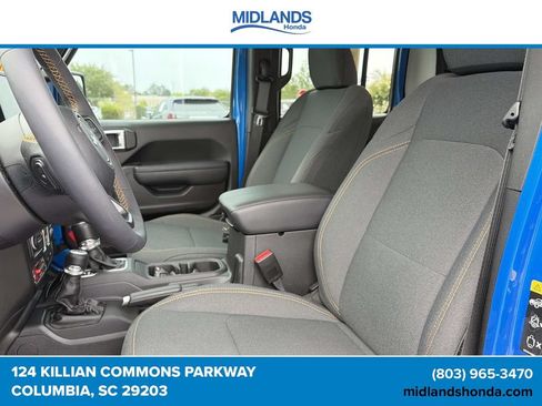 Used 2024 Jeep Gladiator Sport AWD/4WD image 16