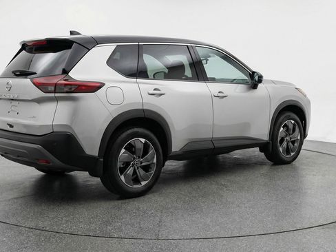 Used 2025 Nissan Rogue SV image 9