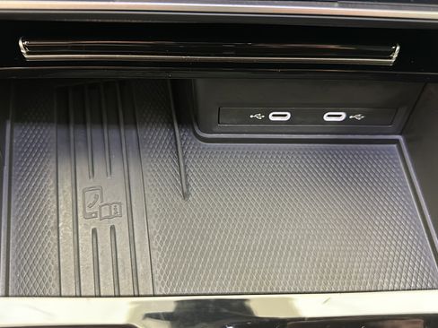 Used 2025 Volkswagen Atlas SE AWD/4WD image 23
