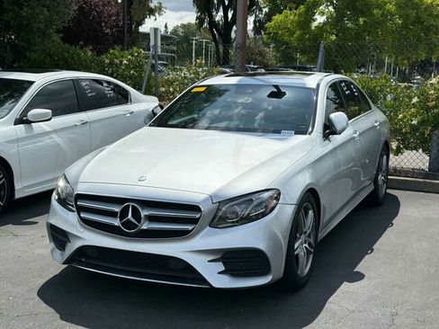 Used 2017 Mercedes-Benz E 300 4MATIC image 2