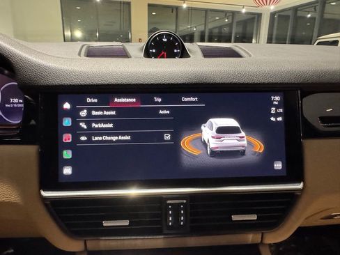 Used 2023 Porsche Cayenne image 49