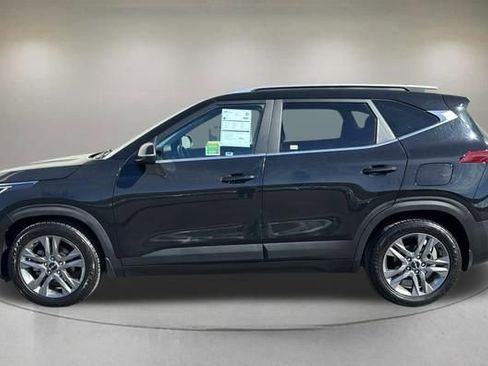 Used 2023 Kia Seltos S w/ Navigation Package FWD image 5