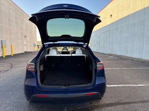 Used 2021 Tesla Model Y Long Range AWD/4WD image 27