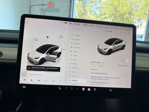 Used 2023 Tesla Model Y Long Range image 30