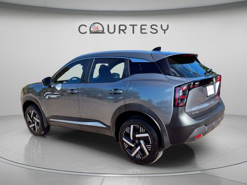 Used 2026 Nissan Kicks SV FWD image 5
