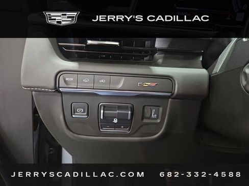 Used 2023 Cadillac Escalade ESV V image 14