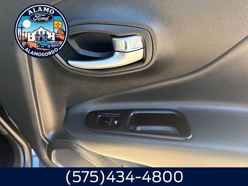 Used 2022 Jeep Renegade Trailhawk image 15