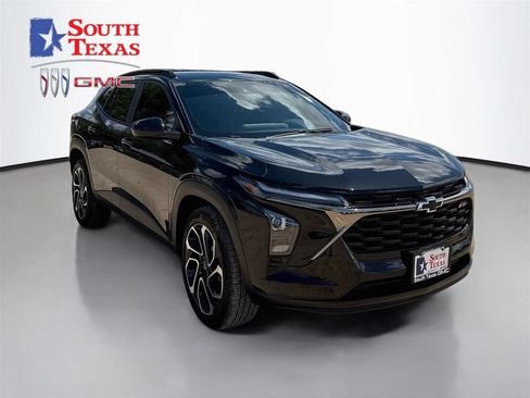 Used 2026 Chevrolet Trax RS w/ Driver Confidence Package FWD image 1