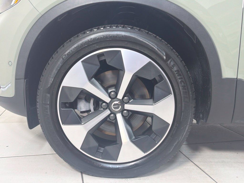 Used 2024 Volvo XC40 B5 Plus AWD/4WD image 9