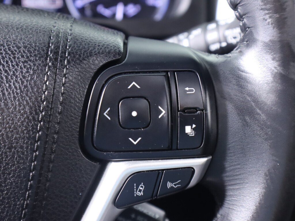 Used 2017 Toyota Highlander XLE AWD/4WD image 12