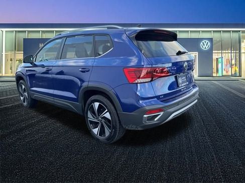 Certified 2024 Volkswagen Taos SE image 6