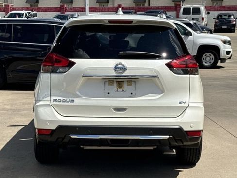 Used 2019 Nissan Rogue SV FWD image 5
