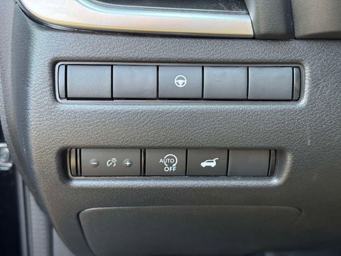 Used 2025 Nissan Rogue SV AWD/4WD image 19