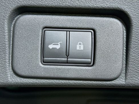 Used 2023 Nissan Rogue SL image 31