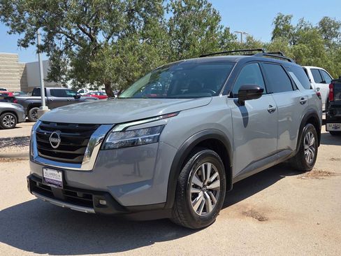 Used 2022 Nissan Pathfinder SL FWD image 4