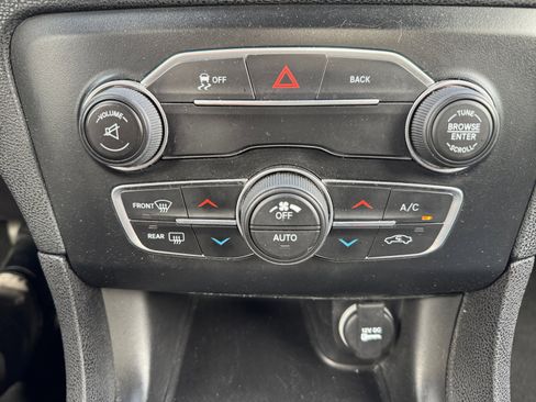 Used 2016 Dodge Charger SXT image 30
