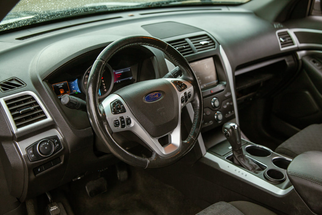 Used 2014 Ford Explorer XLT w/ Equipment Group 201A FWD image 10