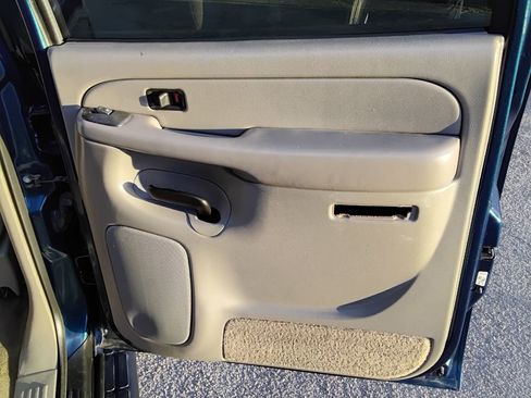 Used 2005 Chevrolet Avalanche LS w/ Avalanche South-West Package image 15