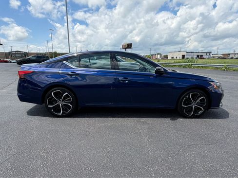 Used 2024 Nissan Altima 2.5 SR FWD image 9