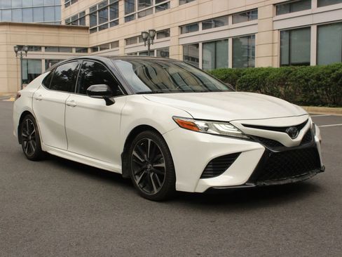 Used 2019 Toyota Camry XSE FWD image 1