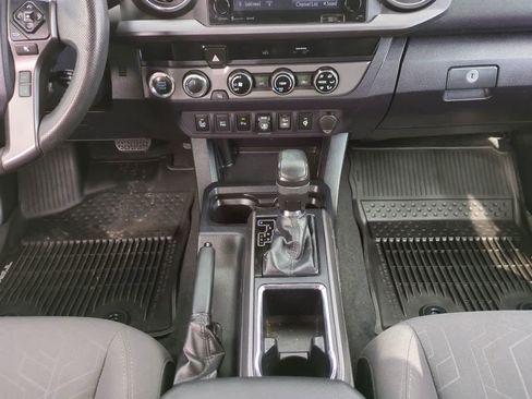 Used 2018 Toyota Tacoma TRD Sport w/ Technology Package image 18