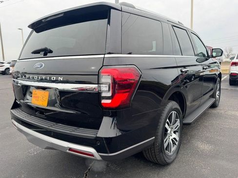 Used 2024 Ford Expedition Limited image 3