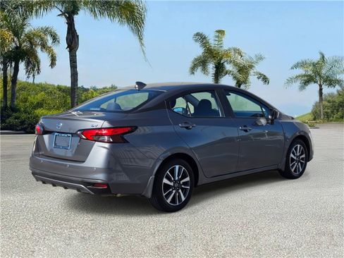 Used 2022 Nissan Versa SV image 5