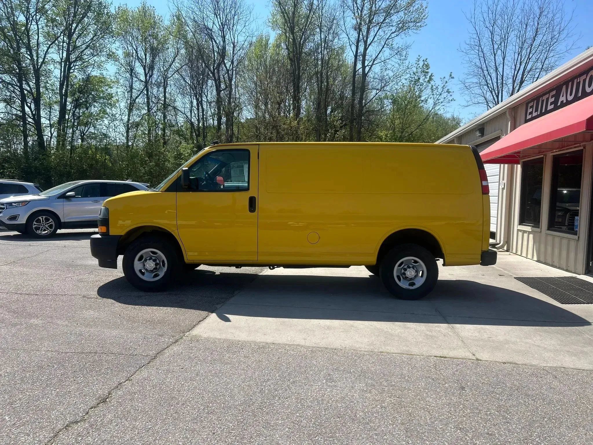 Used 2023 Chevrolet Express 2500 RWD image 11