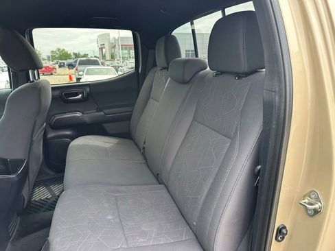 Used 2018 Toyota Tacoma TRD Sport AWD/4WD image 25