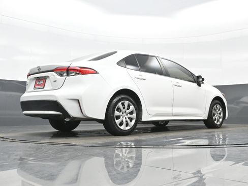 Used 2022 Toyota Corolla LE FWD image 30