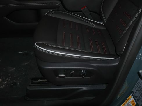 New 2026 GMC Yukon XL AT4 Ultimate AWD/4WD image 10