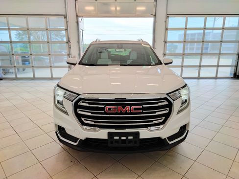Used 2024 GMC Terrain SLT AWD/4WD image 8