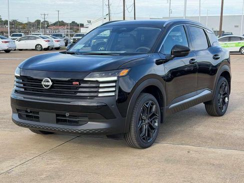 New 2026 Nissan Kicks SR FWD image 2