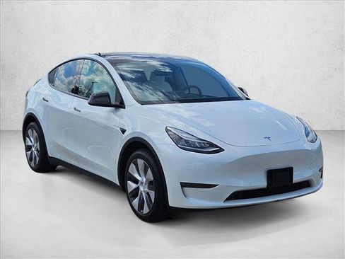 Used 2020 Tesla Model Y Long Range image 3