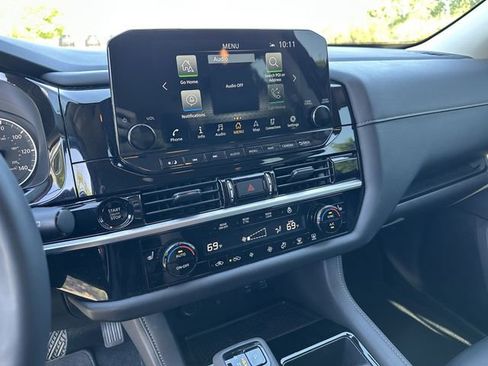 Certified 2025 Nissan Pathfinder SL w/ Black Appearance Package FWD image 31