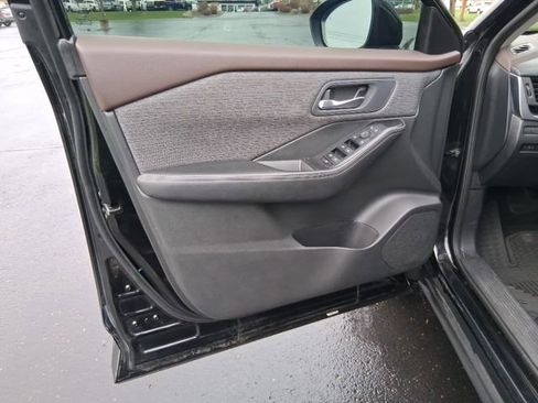Used 2023 Nissan Rogue SV AWD/4WD image 9