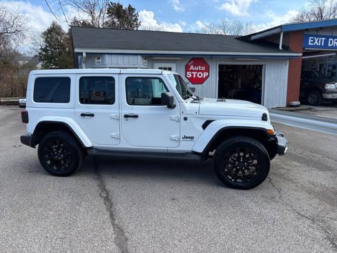 Used 2025 Jeep Wrangler Unlimited Sahara w/ Safety Group AWD/4WD image 2