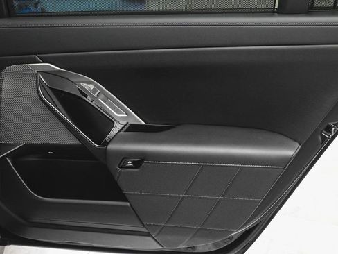 Used 2024 BMW 750e xDrive w/ Premium Package image 16