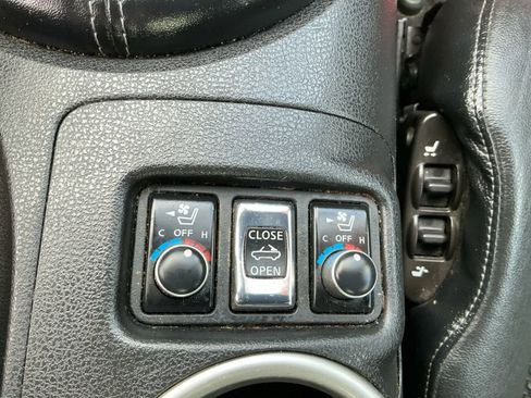 Used 2014 Nissan 370Z Touring w/ Sport Package image 29