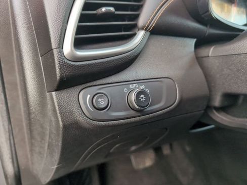 Used 2019 Chevrolet Trax LT w/ LT Convenience Package image 16