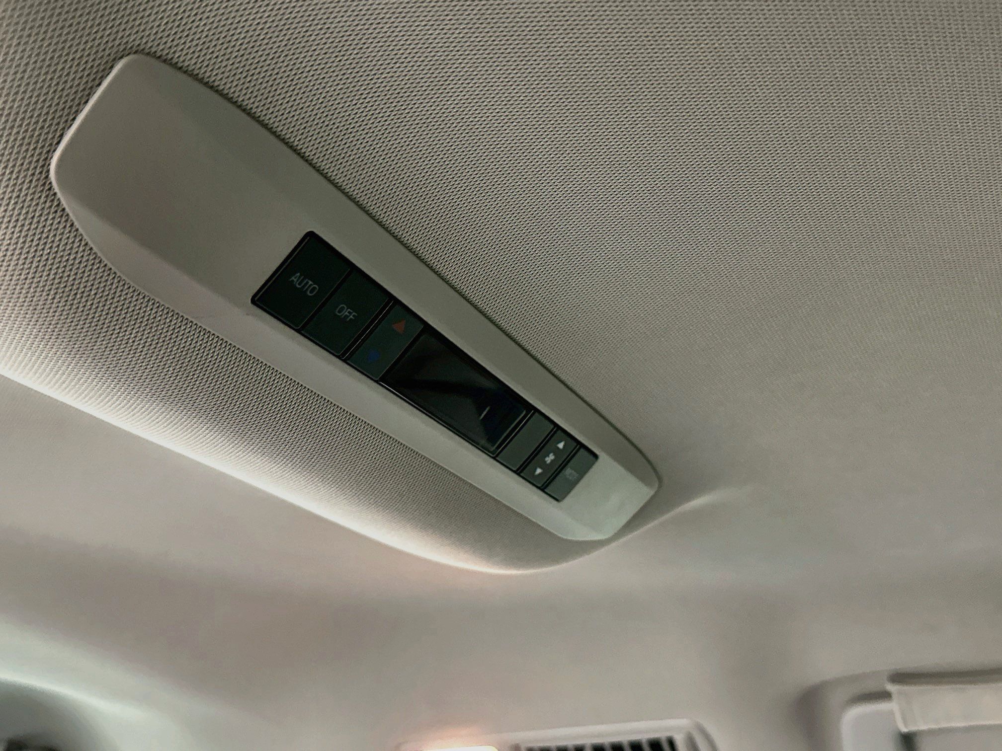 Used 2024 Toyota Sienna LE FWD image 27