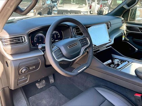 New 2026 Jeep Grand Wagoneer L w/ Premium Group I image 9