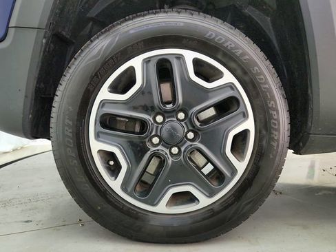 Used 2017 Jeep Renegade Trailhawk AWD/4WD image 29