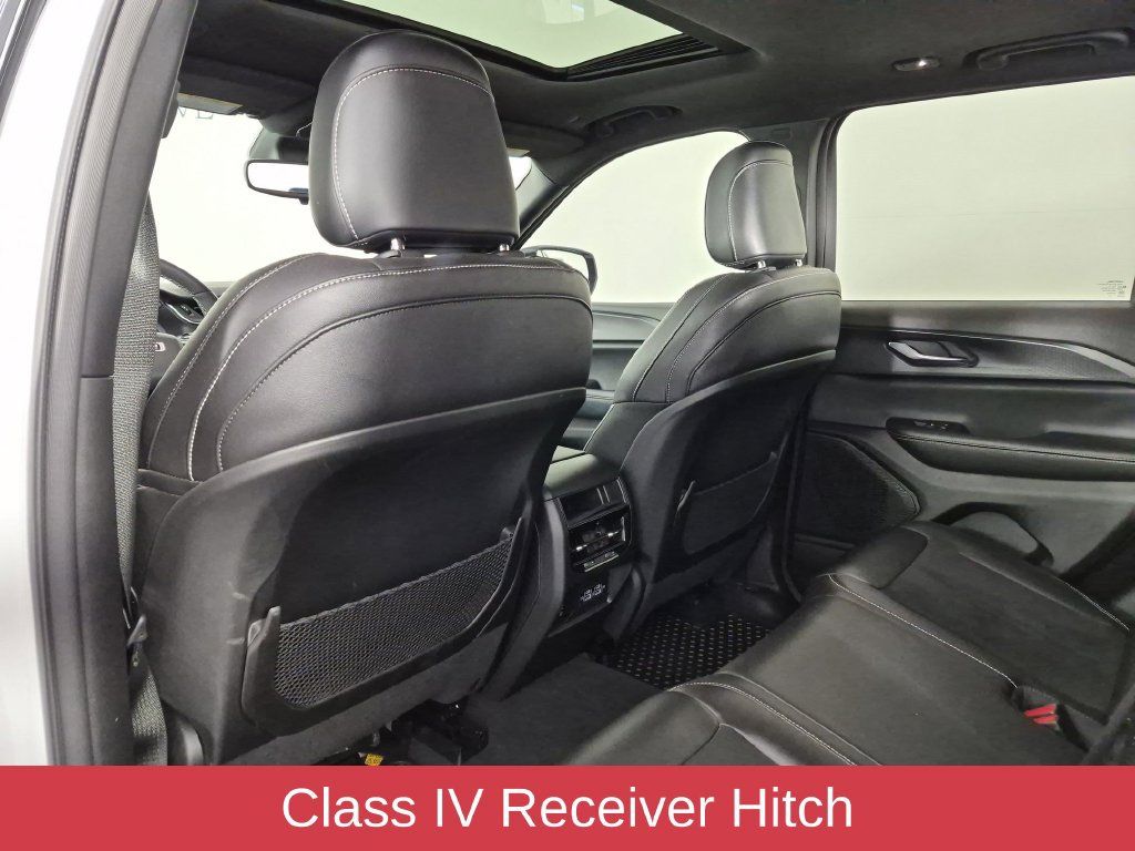 Used 2024 Jeep Grand Cherokee Altitude AWD/4WD image 34