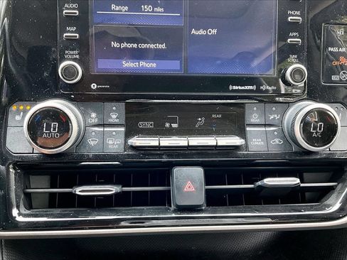 Used 2021 Toyota Highlander XLE AWD/4WD image 25