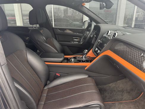 Used 2020 Bentley Bentayga V8 image 2