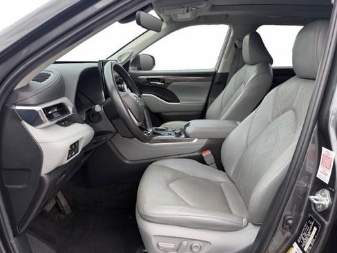 Used 2023 Toyota Highlander Platinum AWD/4WD image 10