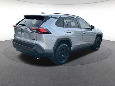 Used 2025 Toyota RAV4 XLE w/ Convenience Package FWD image 6