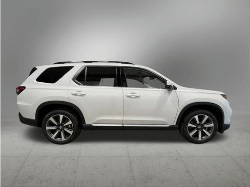 New 2025 Honda Pilot Touring image 8