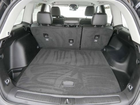 Used 2024 Jeep Grand Cherokee Limited w/ Luxury Tech Group II image 9